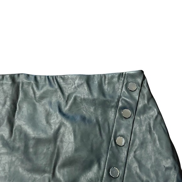 I.N.C Womens Faux Leather Wrap A-line Skirt Black Button Details Stretchy Sz M - Picture 4 of 6
